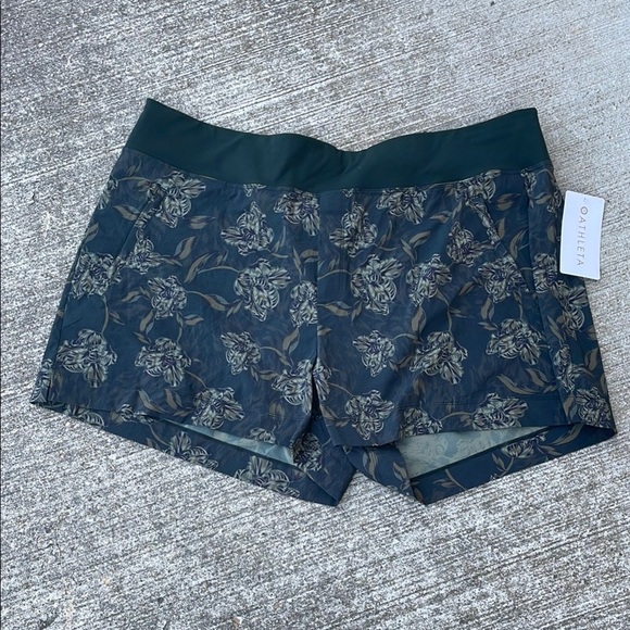 Athleta Trekkie North Printed Shorts Plus Size 24 Green Floral NWT - Picture 1 of 5